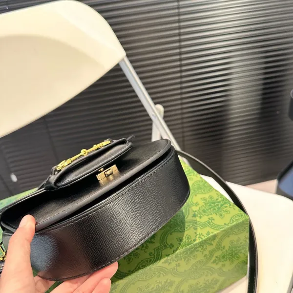 【2026】【GUCCI 公式旗艦店】グッチ 斜めがけバッグ 当日出荷 好評に付き再入荷！19*17.5CM  240724