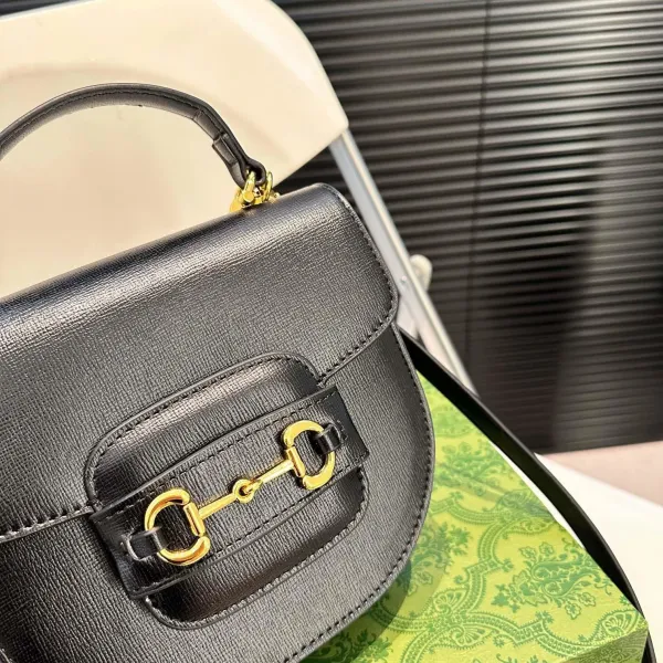 【2026】【GUCCI 公式旗艦店】グッチ 斜めがけバッグ 当日出荷 好評に付き再入荷！19*17.5CM  240724