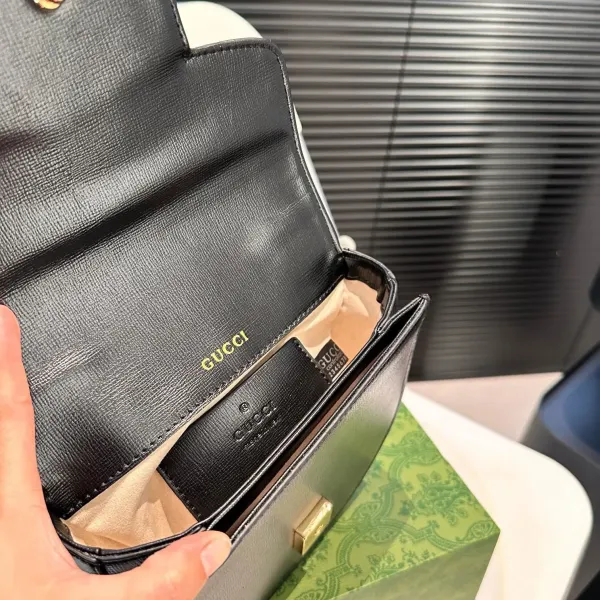 【2026】【GUCCI 公式旗艦店】グッチ 斜めがけバッグ 当日出荷 好評に付き再入荷！19*17.5CM  240724