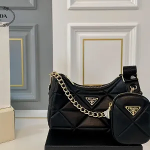 【2026】【PRADA  公式 旗艦店】プラダ  斜めがけバッグ 当日出荷 好評に付き再入荷！26*13CM 240719
