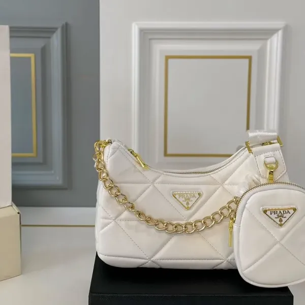 【2026】【PRADA 公式 旗艦店】プラダ 斜めがけバッグ 当日出荷 好評に付き再入荷!26*13CM 240719 【2026】【PRADA 公式 旗艦店】プラダ 斜めがけバッグ 当日出荷 好評に付き再入荷!26*13CM 240719