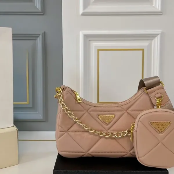 【2026】【PRADA 公式 旗艦店】プラダ 斜めがけバッグ 当日出荷 好評に付き再入荷!26*13CM 240719 【2026】【PRADA 公式 旗艦店】プラダ 斜めがけバッグ 当日出荷 好評に付き再入荷!26*13CM 240719