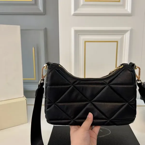 【2026】【PRADA 公式 旗艦店】プラダ 斜めがけバッグ 当日出荷 好評に付き再入荷!26*13CM 240719 【2026】【PRADA 公式 旗艦店】プラダ 斜めがけバッグ 当日出荷 好評に付き再入荷!26*13CM 240719