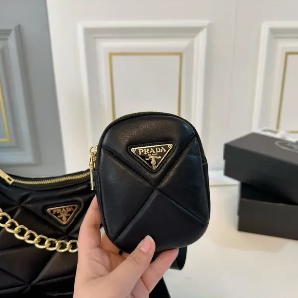 【2026】【PRADA 公式 旗艦店】プラダ 斜めがけバッグ 当日出荷 好評に付き再入荷!26*13CM 240719 【2026】【PRADA 公式 旗艦店】プラダ 斜めがけバッグ 当日出荷 好評に付き再入荷!26*13CM 240719