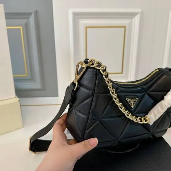 【2026】【PRADA 公式 旗艦店】プラダ 斜めがけバッグ 当日出荷 好評に付き再入荷!26*13CM 240719 【2026】【PRADA 公式 旗艦店】プラダ 斜めがけバッグ 当日出荷 好評に付き再入荷!26*13CM 240719