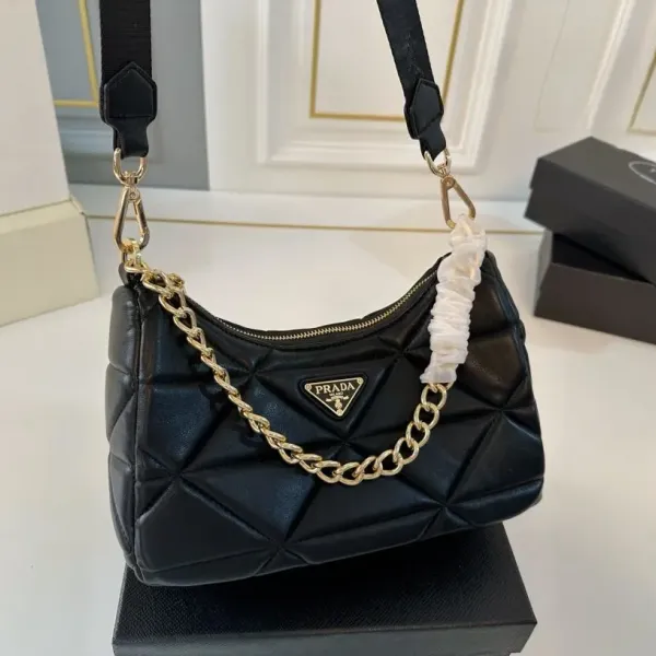 【2026】【PRADA 公式 旗艦店】プラダ 斜めがけバッグ 当日出荷 好評に付き再入荷!26*13CM 240719 【2026】【PRADA 公式 旗艦店】プラダ 斜めがけバッグ 当日出荷 好評に付き再入荷!26*13CM 240719