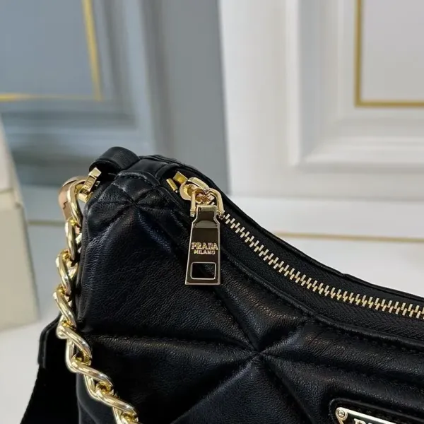 【2026】【PRADA 公式 旗艦店】プラダ 斜めがけバッグ 当日出荷 好評に付き再入荷!26*13CM 240719 【2026】【PRADA 公式 旗艦店】プラダ 斜めがけバッグ 当日出荷 好評に付き再入荷!26*13CM 240719