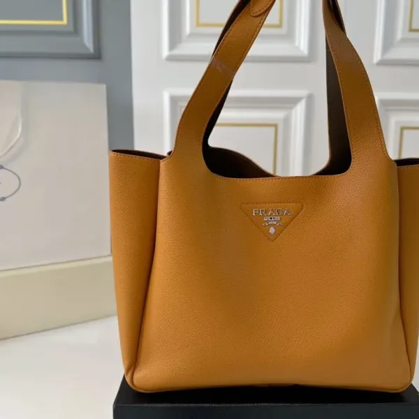 【2026】【PRADA  公式 旗艦店】プラダ  ハンドバッグ 当日出荷 好評に付き再入荷！31*26CM  240719