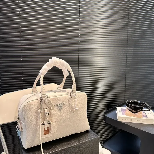 【2026】【PRADA  公式 旗艦店】プラダ   ハンドバッグ当日出荷 好評に付き再入荷！31*21CM  240719