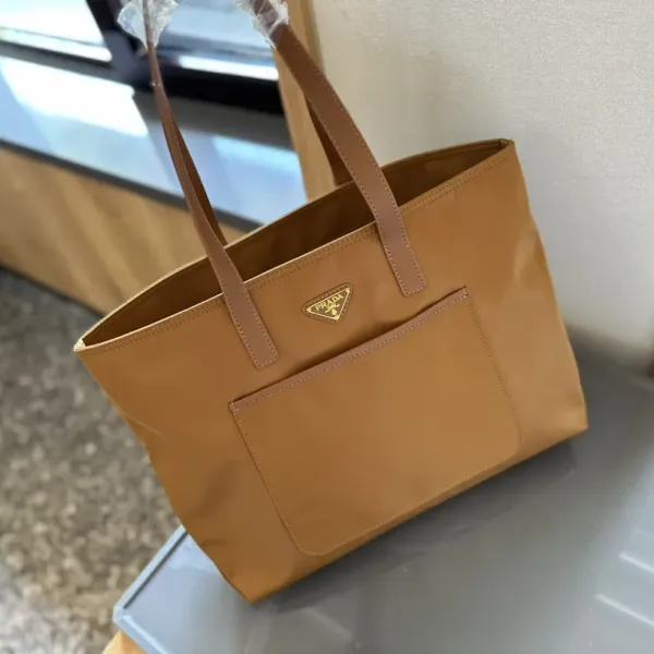 【2026】【PRADA  公式 旗艦店】プラダ   ハンドバッグ当日出荷 好評に付き再入荷！37*32CM  240719