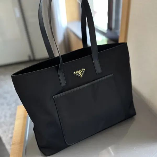 【2026】【PRADA  公式 旗艦店】プラダ   ハンドバッグ当日出荷 好評に付き再入荷！37*32CM  240719