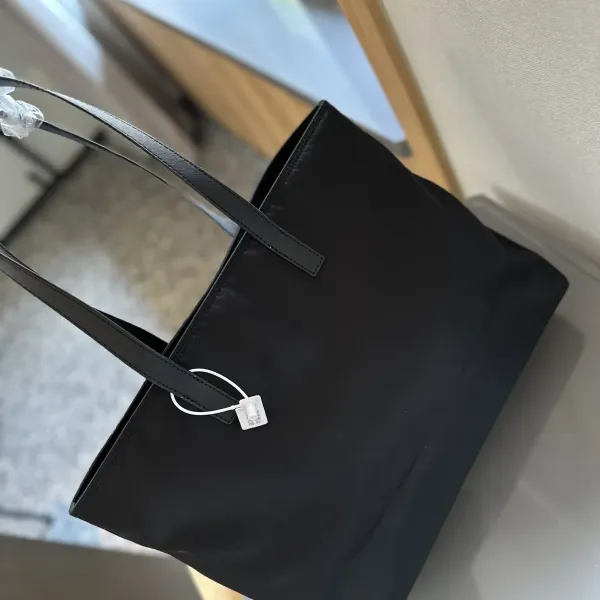 【2026】【PRADA  公式 旗艦店】プラダ   ハンドバッグ当日出荷 好評に付き再入荷！37*32CM  240719