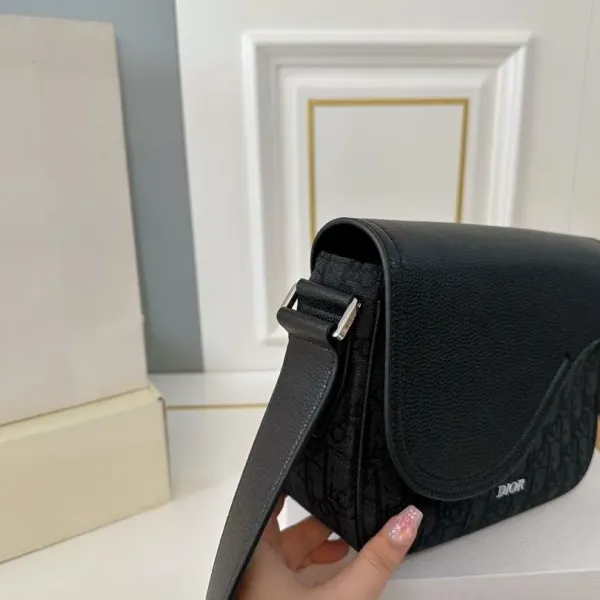 【2026】【DIOR公式旗艦店】ディオール  斜めがけバッグ 当日出荷 好評に付き再入荷！23*18CM 240720