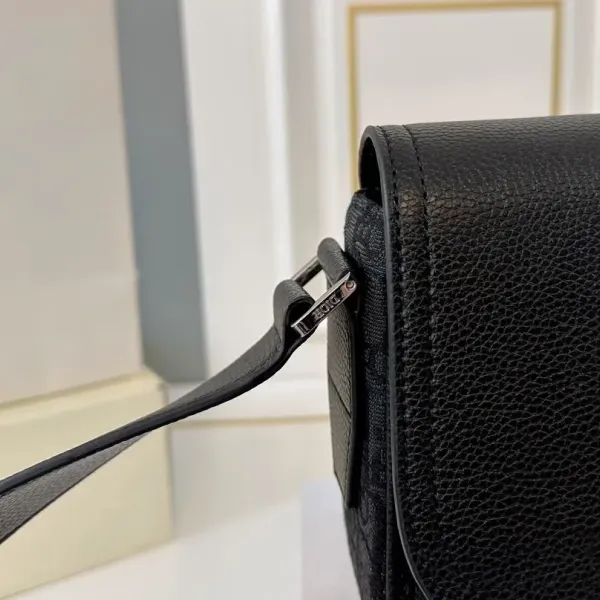 【2026】【DIOR公式旗艦店】ディオール  斜めがけバッグ 当日出荷 好評に付き再入荷！23*18CM 240720