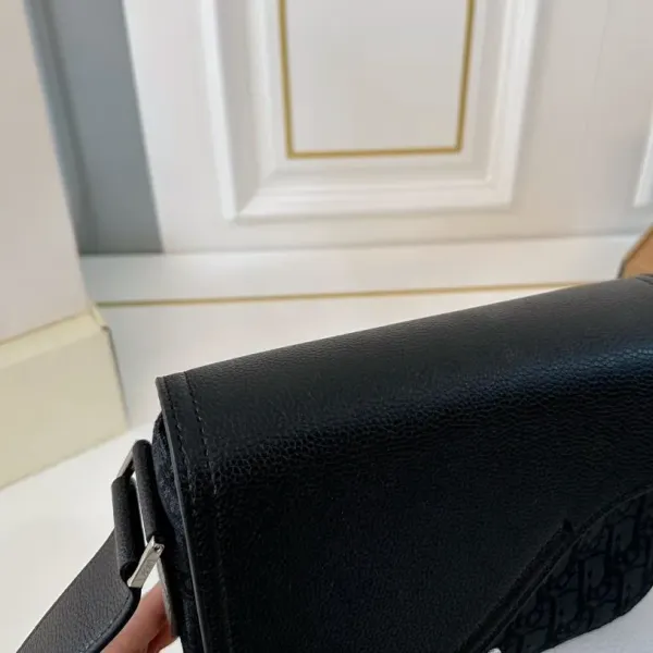【2026】【DIOR公式旗艦店】ディオール  斜めがけバッグ 当日出荷 好評に付き再入荷！23*18CM 240720