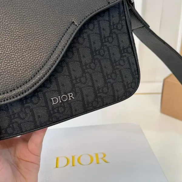 【2026】【DIOR公式旗艦店】ディオール  斜めがけバッグ 当日出荷 好評に付き再入荷！23*18CM 240720