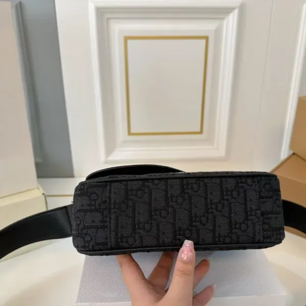 【2026】【DIOR公式旗艦店】ディオール  斜めがけバッグ 当日出荷 好評に付き再入荷！23*18CM 240720