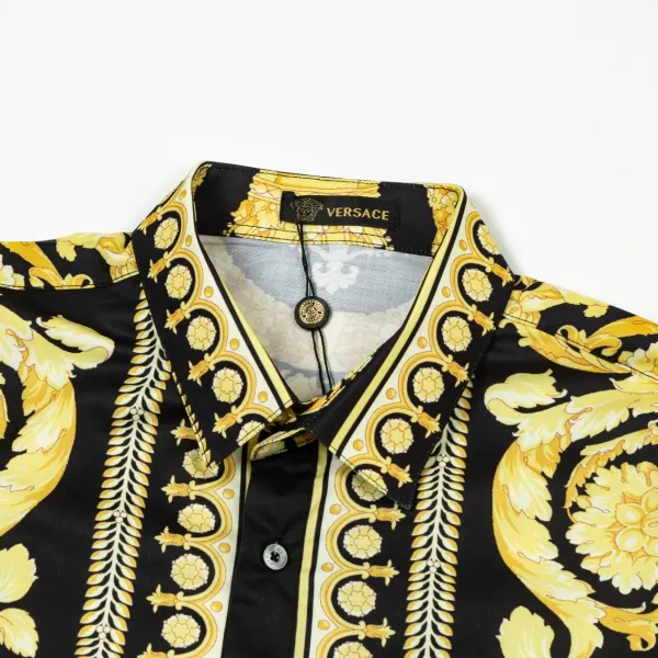 【2026】【VERSACE 公式旗艦店】ヴェルサーチ   シャツ  ご好評に付き再入荷 240716