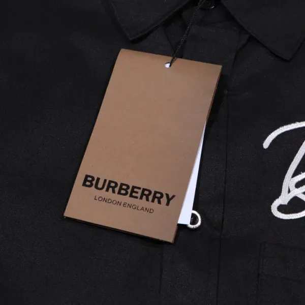 【2026】【BURBERRY 公式旗艦店】バーバリー  シャツ  ご好評に付き再入荷 240716