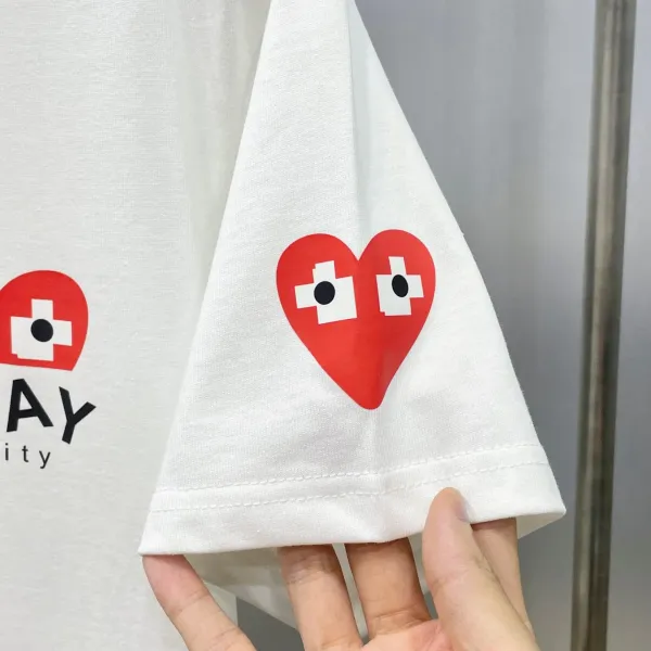 【2026】【COMME DES GARCONS PLAY 公式旗艦店】 コム デ ギャルソン プレイ   Tシャツご好評に付き再入荷 24628