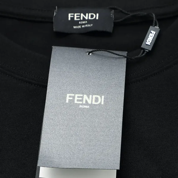 【2026】【FENDI 公式旗艦店】フェンディ   Tシャツ ご好評に付き再入荷！
