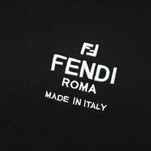 【2026】【FENDI 公式旗艦店】フェンディ   Tシャツ ご好評に付き再入荷！