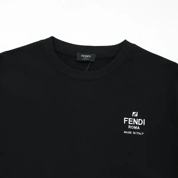 【2026】【FENDI 公式旗艦店】フェンディ   Tシャツ ご好評に付き再入荷！