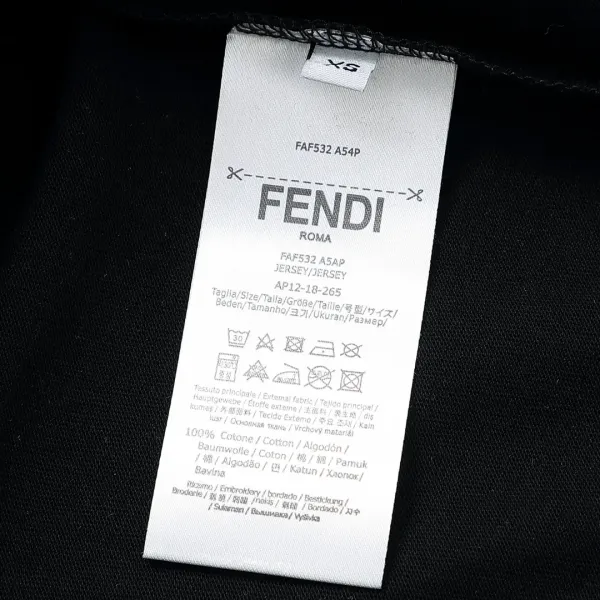 【2026】【FENDI 公式旗艦店】フェンディ   Tシャツ ご好評に付き再入荷！