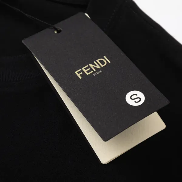 【2026】【FENDI 公式旗艦店】フェンディ   Tシャツ ご好評に付き再入荷！
