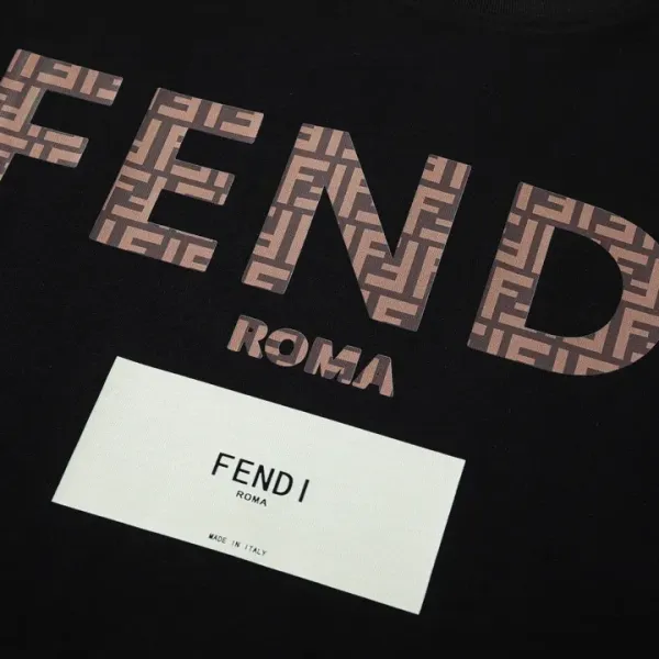 【2026】【FENDI 公式旗艦店】フェンディ   Tシャツ ご好評に付き再入荷！