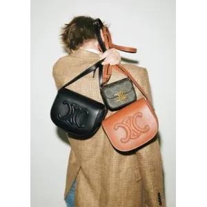【2026】【完売間近】CELINE セリーヌ フォルコキュイル ショルダーバッグ 大人気 18.5*15*7cm