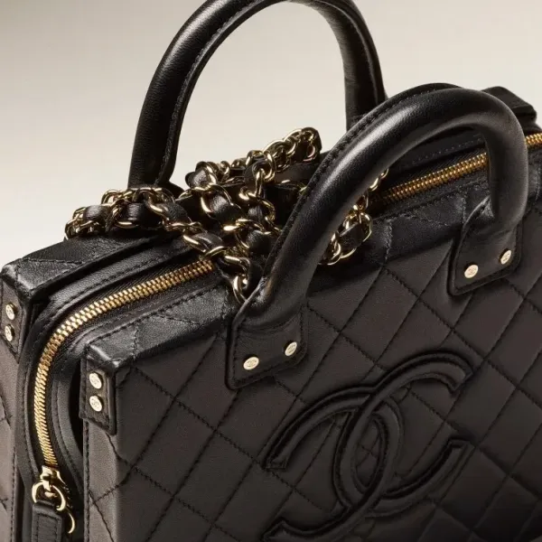 【2026】【完売必至】CHANEL バニティケース バッグ  4カラー 20.5*15*10.5cm