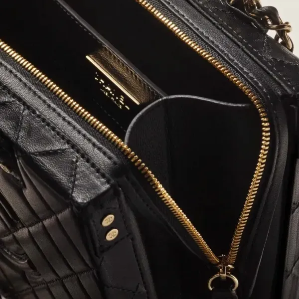 【2026】【完売必至】CHANEL バニティケース バッグ  4カラー 20.5*15*10.5cm