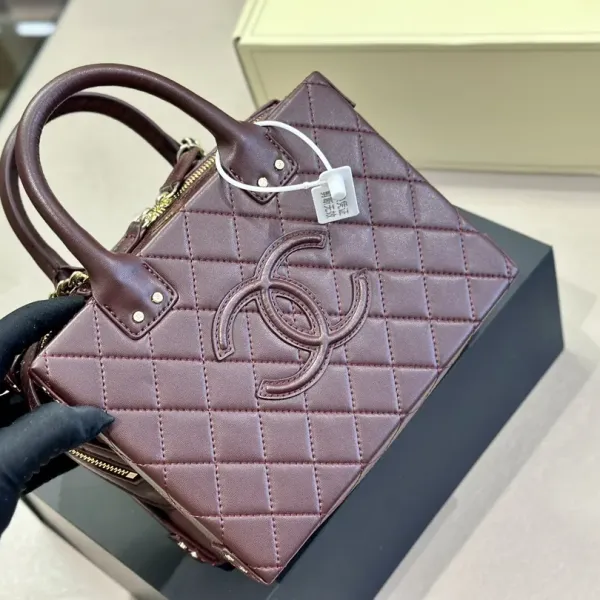 【2026】【完売必至】CHANEL バニティケース バッグ  4カラー 20.5*15*10.5cm