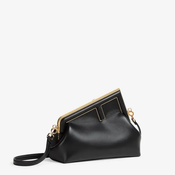 【2026】【FENDI  公式旗艦店】フェンディ 斜めがけバッグフェンディ ファースト ミディ 30*20*14cm