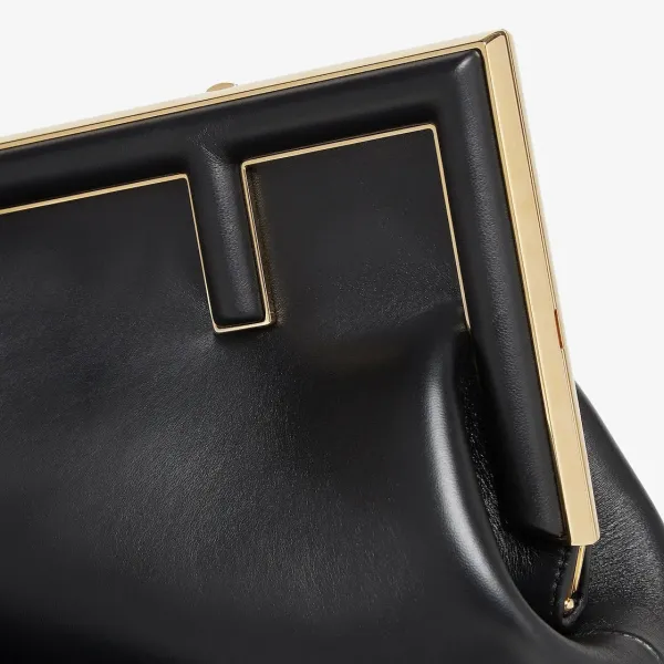 【2026】【FENDI  公式旗艦店】フェンディ 斜めがけバッグフェンディ ファースト ミディ 30*20*14cm