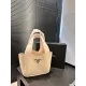 【2026】【PRADA 公式旗艦店】プラダ  ハンドバッグ 当日出荷 好評に付き再入荷！17*15CM