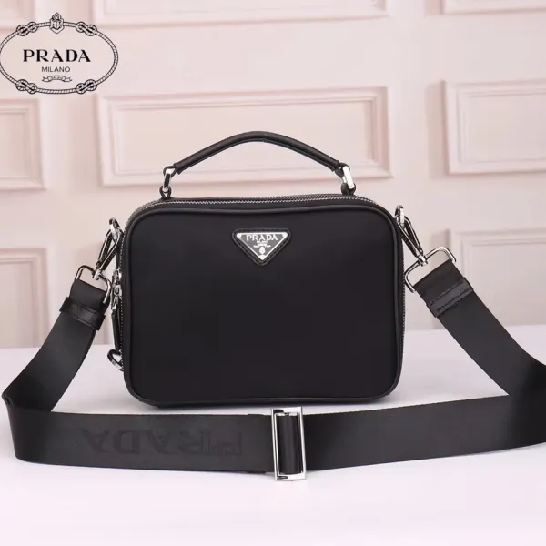 【2026】【PRADA 公式旗艦店】プラダ  斜めがけバッグ 当日出荷 好評に付き再入荷！22*16*8CM