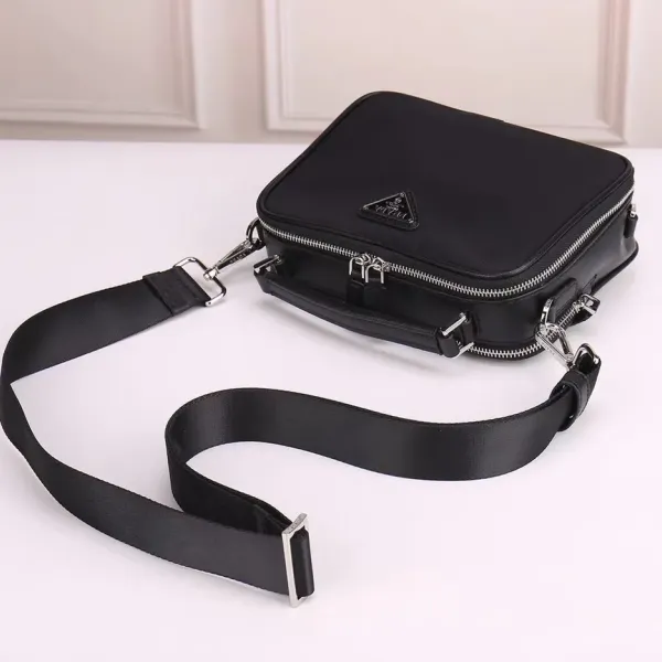 【2026】【PRADA 公式旗艦店】プラダ  斜めがけバッグ 当日出荷 好評に付き再入荷！22*16*8CM