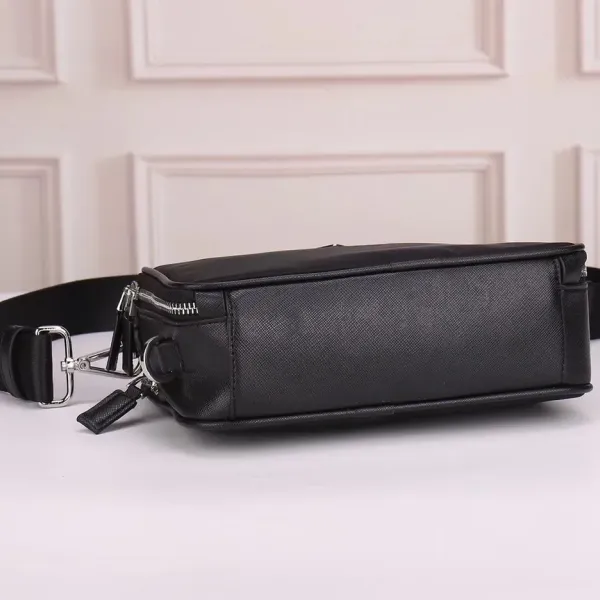 【2026】【PRADA 公式旗艦店】プラダ  斜めがけバッグ 当日出荷 好評に付き再入荷！22*16*8CM