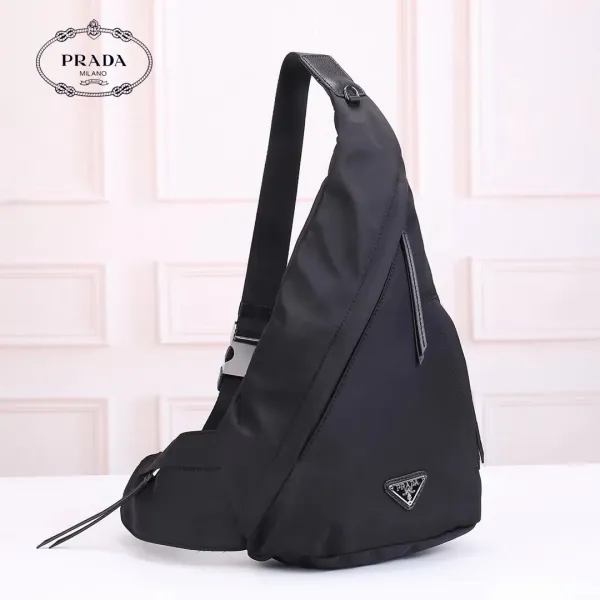 【2026】【PRADA 公式旗艦店】プラダ  胸ポケット 当日出荷 好評に付き再入荷！26.5/37.5CM