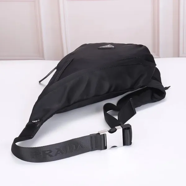 【2026】【PRADA 公式旗艦店】プラダ  胸ポケット 当日出荷 好評に付き再入荷！26.5/37.5CM