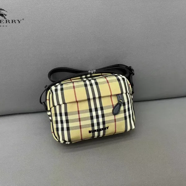 【2026】【BURBERRY 公式旗艦店】バーバリー  斜めがけバッグ 当日出荷 好評に付き再入荷！23*16CM