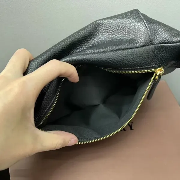 【2026】【BURBERRY 公式旗艦店】バーバリー 胸ポケット  当日出荷 好評に付き再入荷！28*19CM