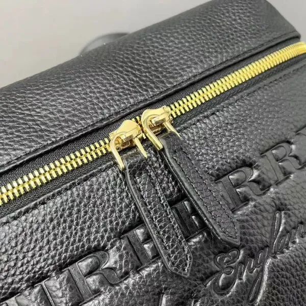 【2026】【BURBERRY 公式旗艦店】バーバリー 胸ポケット  当日出荷 好評に付き再入荷！28*19CM