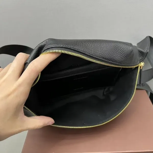【2026】【BURBERRY 公式旗艦店】バーバリー 胸ポケット  当日出荷 好評に付き再入荷！28*19CM