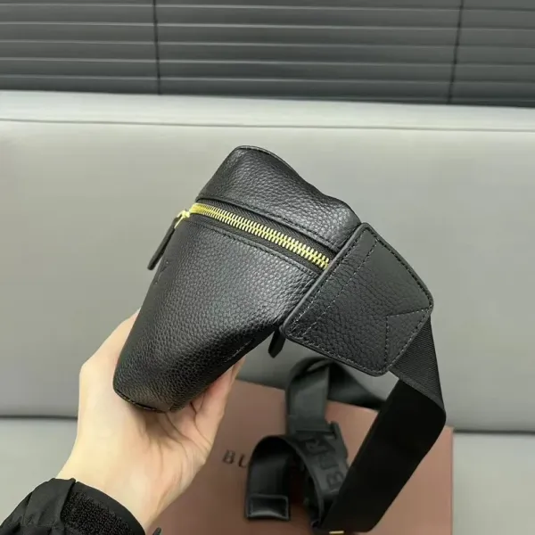 【2026】【BURBERRY 公式旗艦店】バーバリー 胸ポケット  当日出荷 好評に付き再入荷！28*19CM