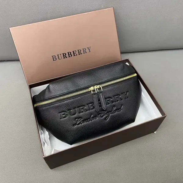 【2026】【BURBERRY 公式旗艦店】バーバリー 胸ポケット  当日出荷 好評に付き再入荷！28*19CM