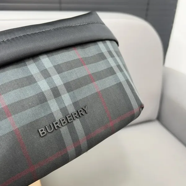 【2026】【BURBERRY 公式旗艦店】バーバリー 胸ポケット  当日出荷 好評に付き再入荷！30*14CM