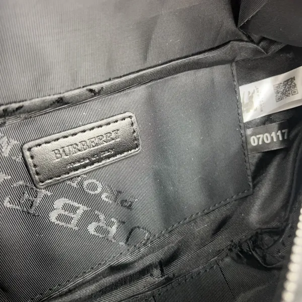 【2026】【BURBERRY 公式旗艦店】バーバリー 胸ポケット  当日出荷 好評に付き再入荷！30*14CM